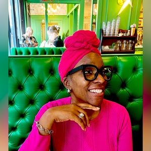 Meet your Posher, Sharon